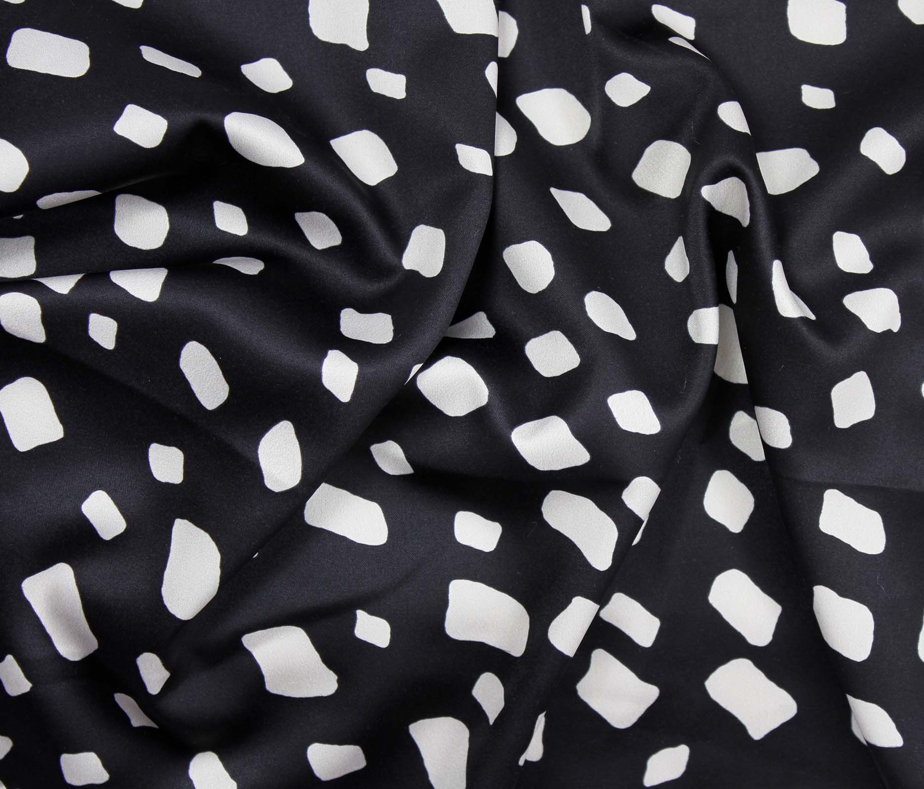 Black/Ivory (02)